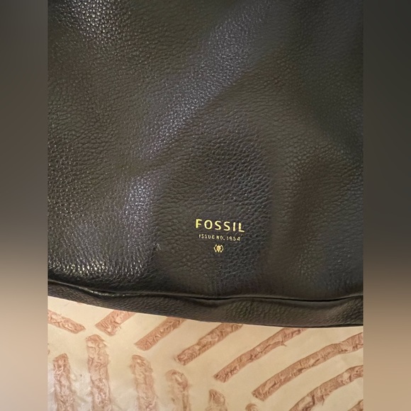 Fossil. Leather black shoulder bag with gold zipper extension detail. Black. - Picture 8 of 8